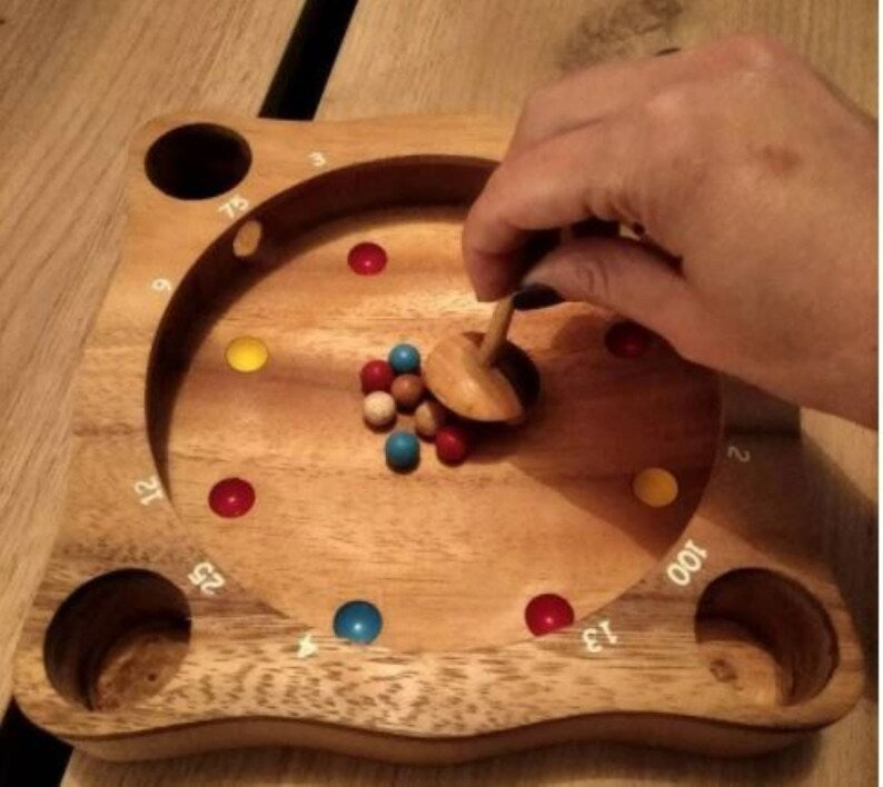 Rollele Roulette ball spinning board game for the whole family.