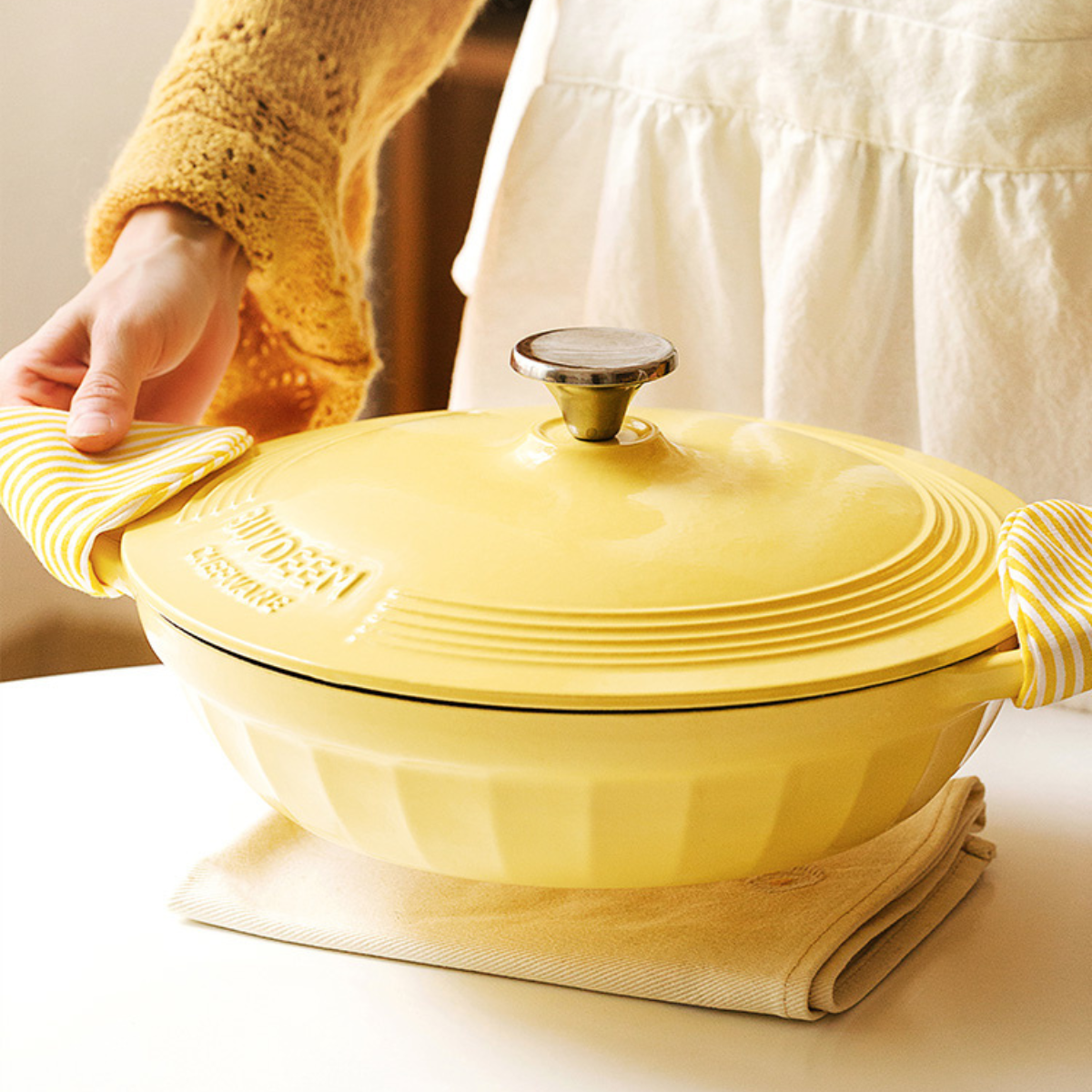 BUYDEEM CP581 Enameled Cast Iron Dutch Oven Yellow